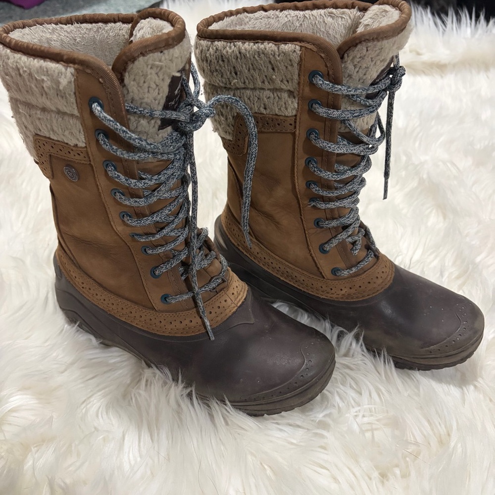 The North Face Shellista II 2 Mid Boot sz 7 Women's Winter Snow Rubber Lace Up